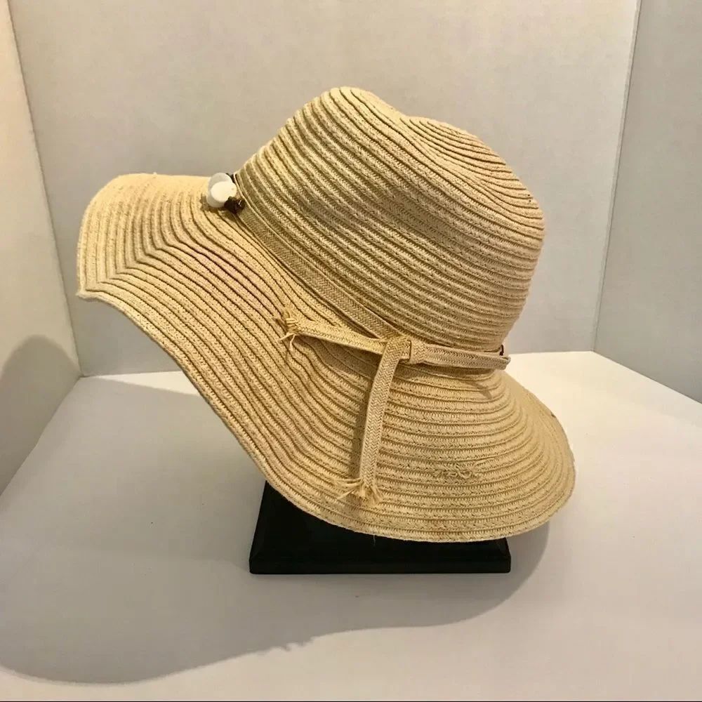 New! Tan Floppy Straw Hat With Shell Disc Design - Picture 4 of 6